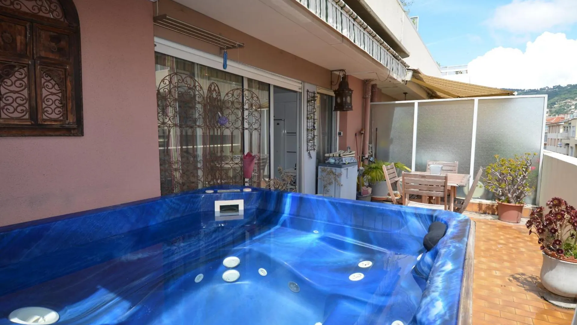 Appartement 6 personnes avec Terrasse et Jacuzzi plein cœur centre-ville quartier du Port de Nice