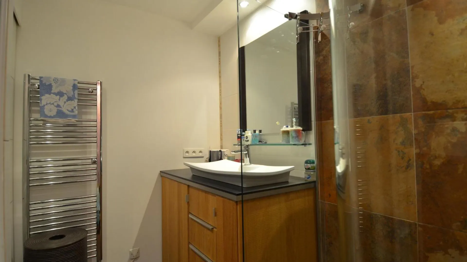 Appartement 6 personnes avec Terrasse et Jacuzzi plein cœur centre-ville quartier du Port de Nice
