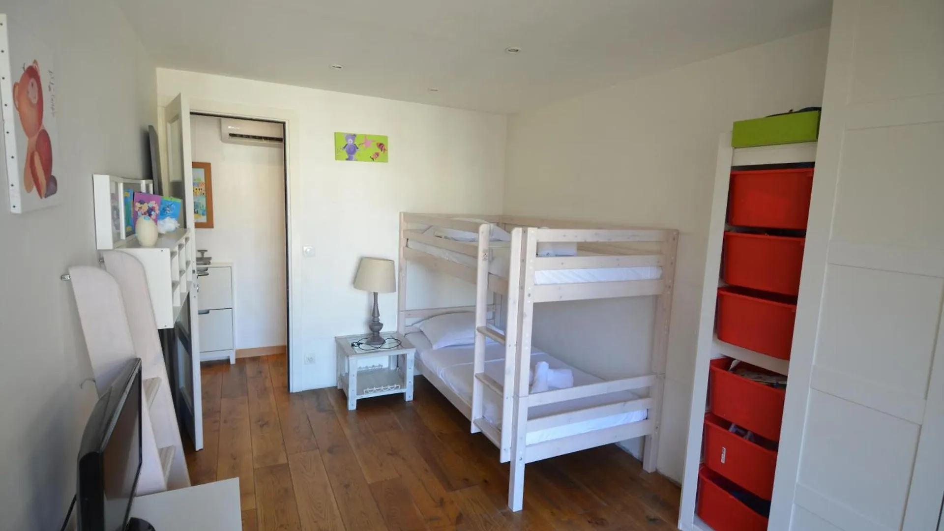 Appartement 6 personnes avec Terrasse et Jacuzzi plein cœur centre-ville quartier du Port de Nice