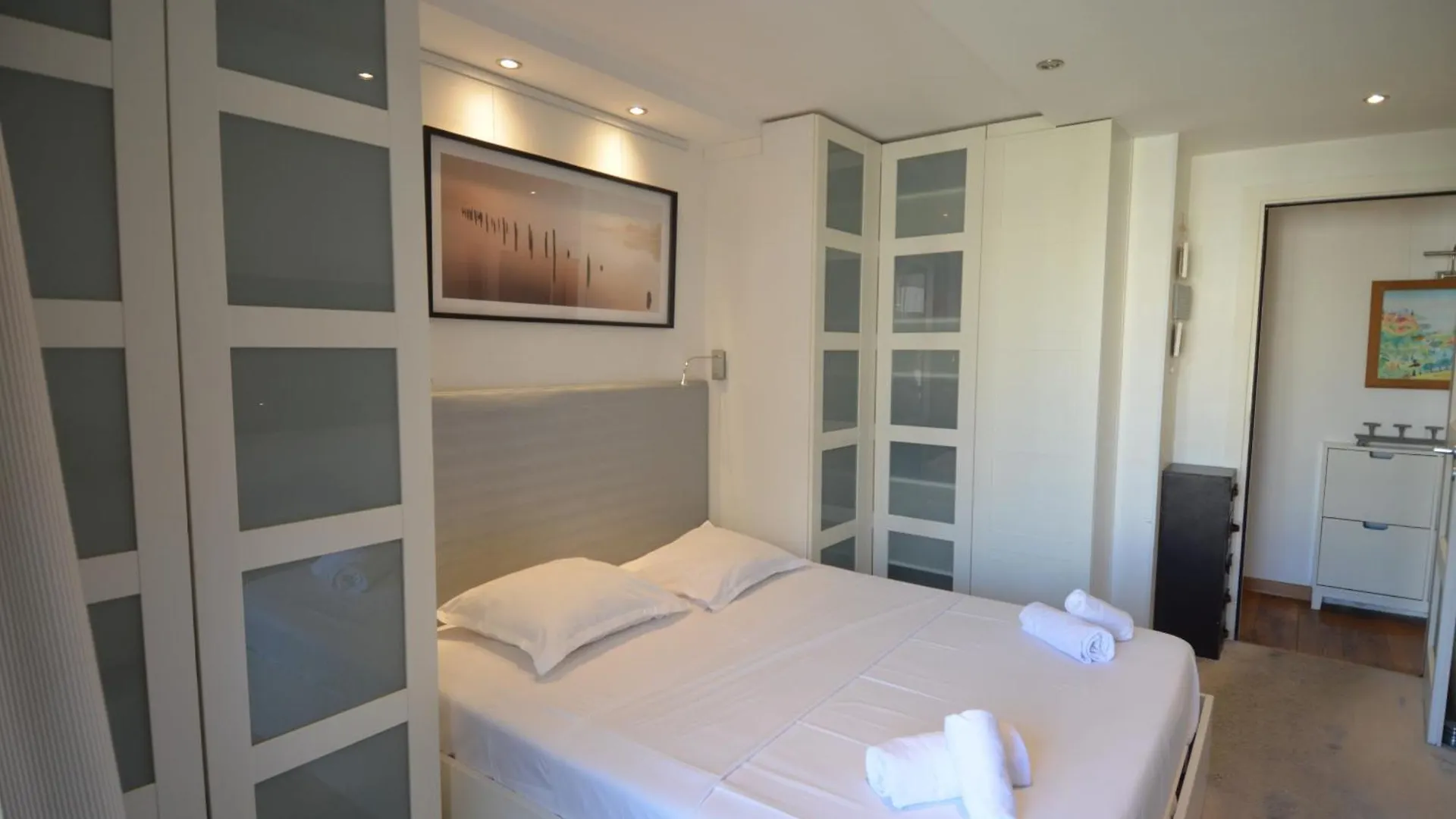 Appartement 6 personnes avec Terrasse et Jacuzzi plein cœur centre-ville quartier du Port de Nice France