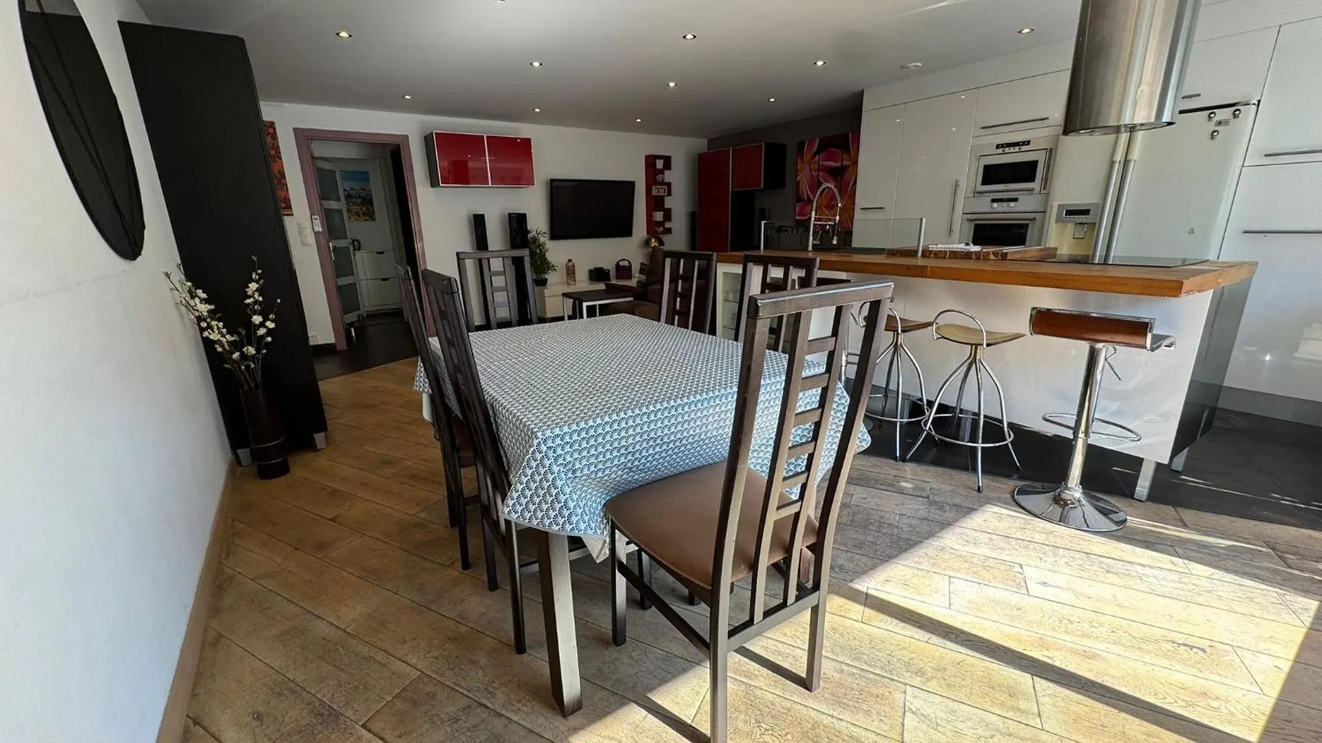 Appartement 6 personnes avec Terrasse et Jacuzzi plein cœur centre-ville quartier du Port de Nice