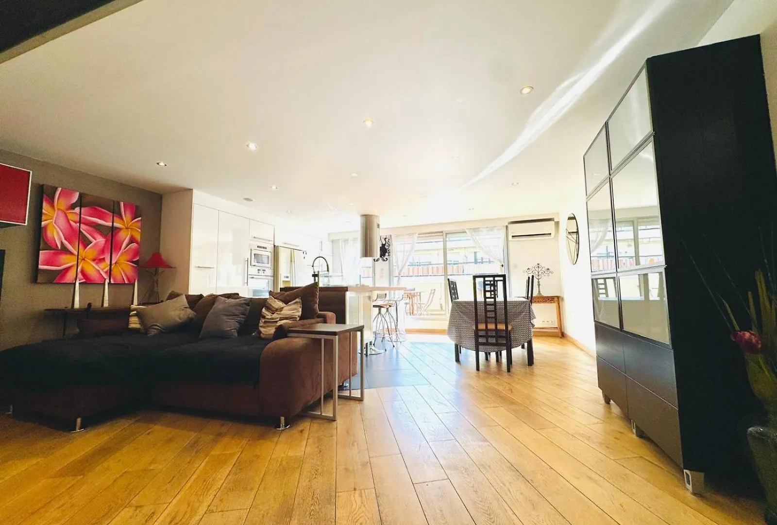 Appartement 6 personnes avec Terrasse et Jacuzzi plein cœur centre-ville quartier du Port de Nice