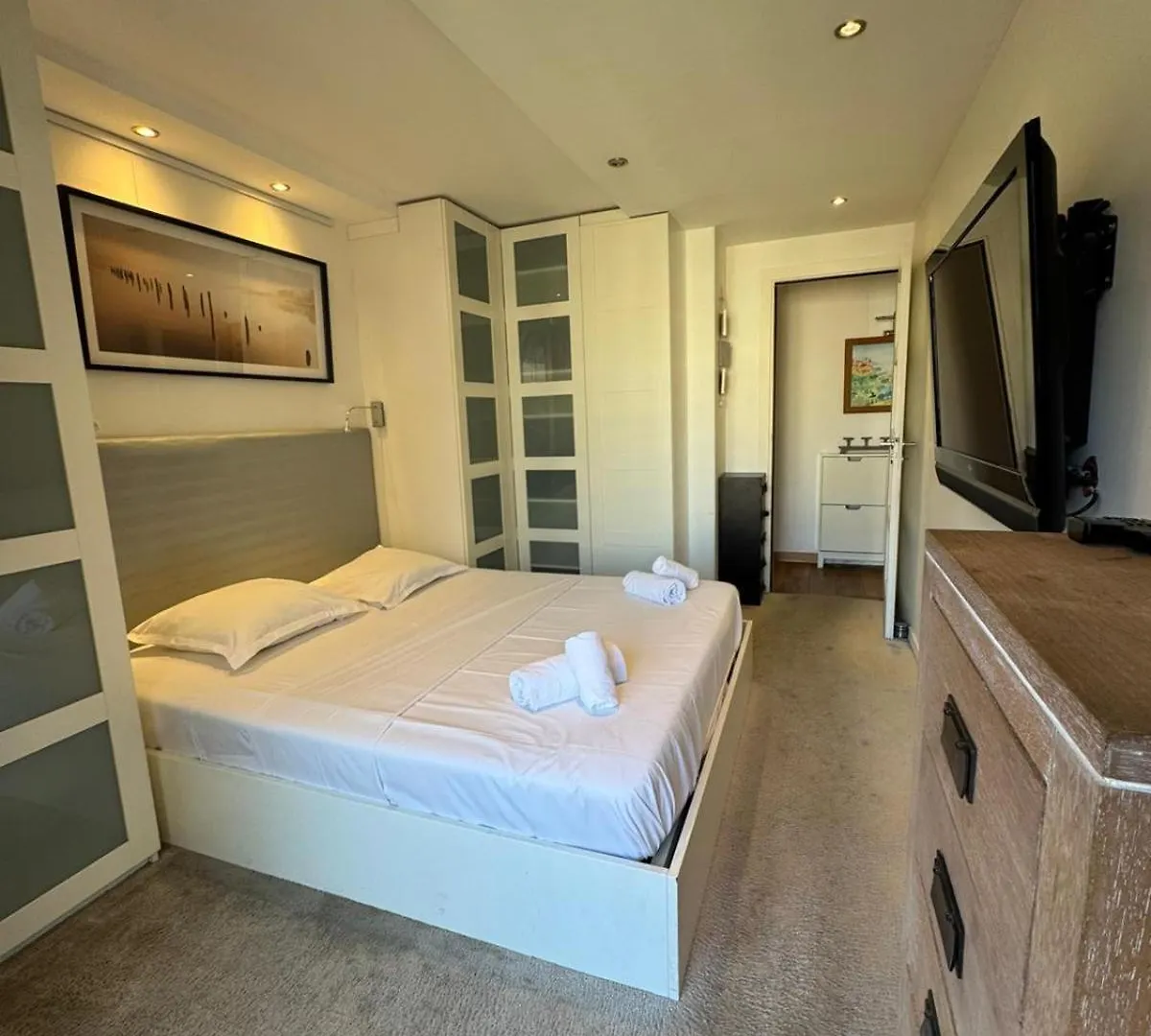 Appartement 6 personnes avec Terrasse et Jacuzzi plein cœur centre-ville quartier du Port de Nice 0*,  France