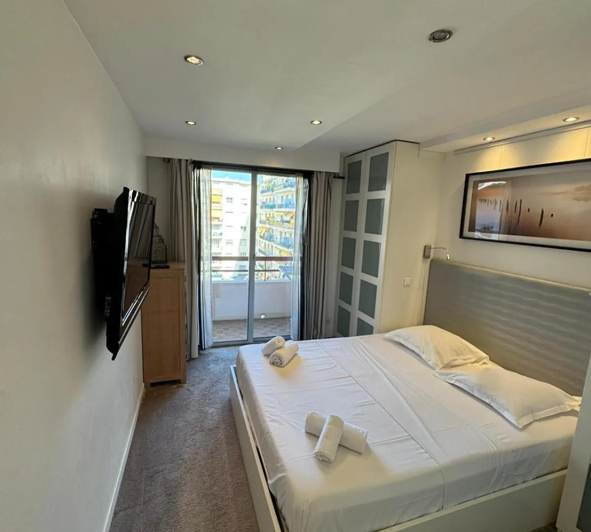 Appartement 6 personnes avec Terrasse et Jacuzzi plein cœur centre-ville quartier du Port de Nice