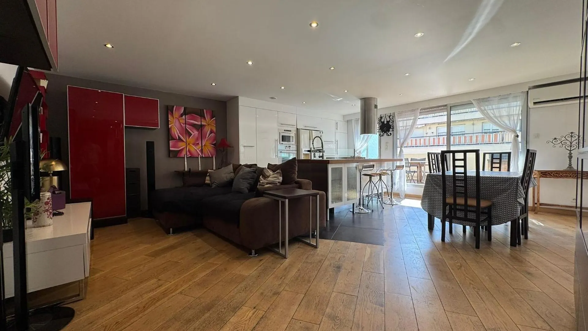 Appartement 6 personnes avec Terrasse et Jacuzzi plein cœur centre-ville quartier du Port de Nice