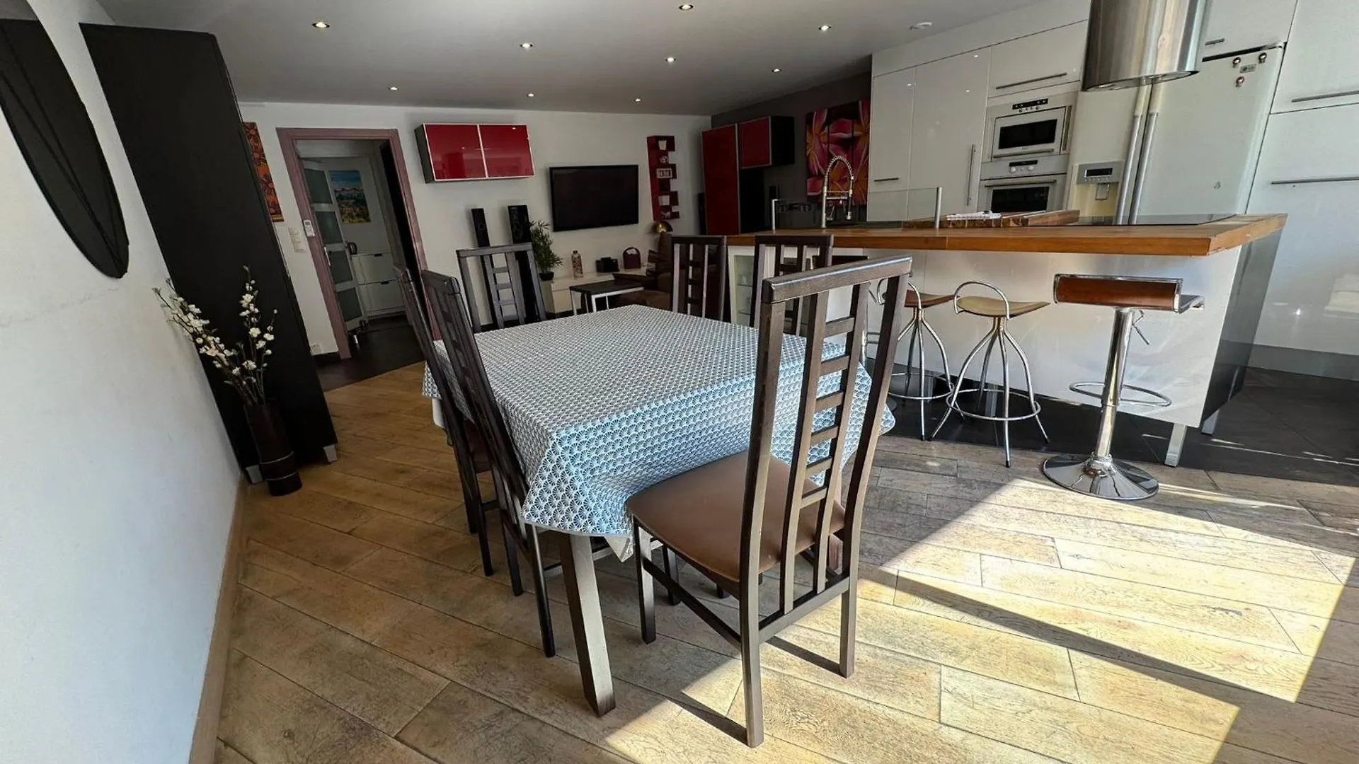 Siena - Appartement 6 Personnes Avec Terrasse Et Jacuzzi Plein Coeur Centre-Ville Quartier Du Port De Nice 0*,  France