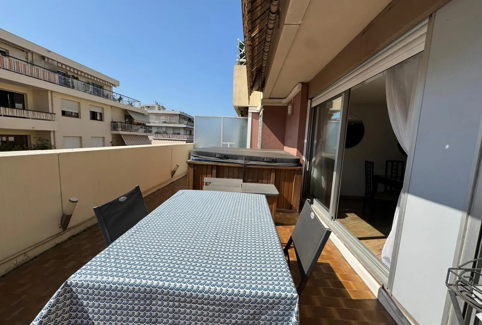 Siena - Appartement 6 Personnes Avec Terrasse Et Jacuzzi Plein Coeur Centre-Ville Quartier Du Port De Nice 0*,  France